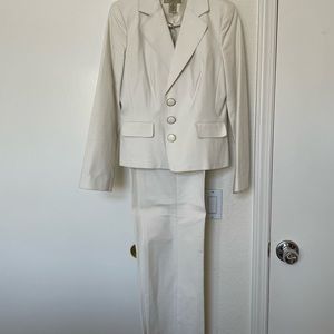 Pants suit, off white size 8